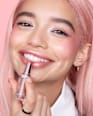 Lippenstift Glow Paradise Plump & Shine 244 Apricot Desire L'ORÉAL PARiS