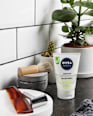Čistiaci pleťový gél Sensitive NIVEA MEN