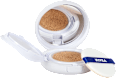 Ošetrujúci make-up 3v1 v hubke Hyaluron Cellular Filler - 02 Medium NIVEA