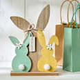 Holzaufsteller Hasen, natur/grün/gelb BOLTZE