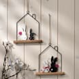 Metallhaus mit Holzhasen zum Aufhängen, schwarz/weiß/pink BOLTZE