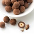 geröstete Haselnüsse in Nussnougat und Zartbitterschokolade dmBio