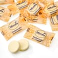 Bonboni iz grozdnega sladkorja z 10 vitamini, z okusom pomaranče Mivolis