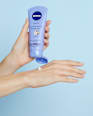 Wygładzający krem do rąk i paznokci NIVEA