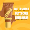 Foundation Buttermelt Glaze mit LSF 30, 06 Praline Butta NYX PROFESSIONAL MAKEUP