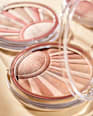 Kompakt Puder Kissed By The Light Illuminating 02 essence