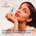 Fluid Glow Bright Reveal Getönt Hell LSF 50 L'ORÉAL PARiS REVITALIFT
