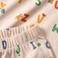 Schlafanzug mit Buchstaben-Muster, beige, Gr. 122/128 ALANA