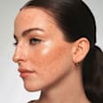 Wielofunkcyjny rozświetlacz  All Over Glow Tint 030 Sun Dip CATRICE