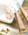 Wielofunkcyjny rozświetlacz  All Over Glow Tint 030 Sun Dip CATRICE