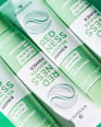Baza pod makijaż redukująca zaczerwienienia REDNESS REDUCER PRIMER essence