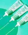 Baza pod makijaż redukująca zaczerwienienia REDNESS REDUCER PRIMER essence