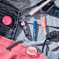 the JEANS CLUB olej na rty Hydra Kiss 107 Blue Is The New Pink! essence