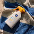 Sensitive Protect dětský sprej na opalování SPF 50+ NIVEA SUN