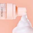 Primer Soft Glam Foam 010 Beyond The Cloud CATRICE