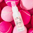 fixační sprej na make-up The Game Edit essence