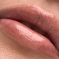 Lesk na pery Peptide Drip Milky Lip Serum C010 Flirty Flush CATRICE