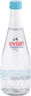Prírodná minerálna voda v skle - sýtená evian