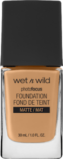 photofocus Matte tečni puder –E372C Desert Beige wet n wild