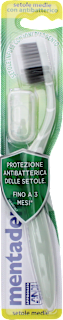 Spazzolino con protezione antibatterica delle setole mentadent