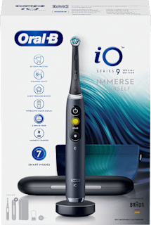 Elektromos fogkefe iO9 fekete színben utazótokkal és kistáskával Oral-B