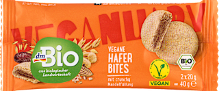 Biscuiți vegani, cu ovăz și umplutură crocantă de migdale dmBio