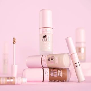 Make up Silky Blur Hydrating Longwear - 120 essence
