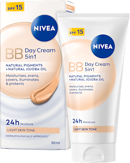 Bőrszépítő arckrém BB 5in1 világos árnyalatban NIVEA