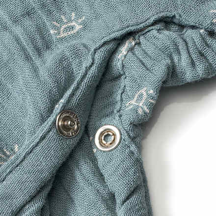 Strampler aus Musselin mit Sonnen-Muster, grün, Gr. 74 ALANA