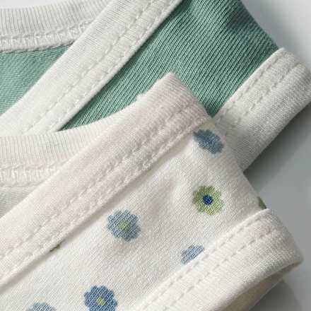 Unterhemden, grün + weiß, Gr. 110 ALANA