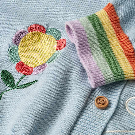 Strickjacke mit Regenbogen- & Bienen-Motiv, blau, Gr. 98 ALANA