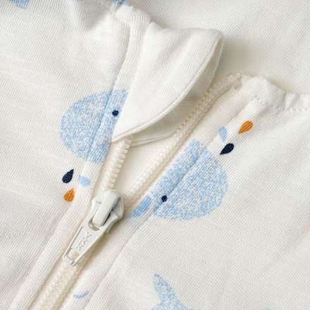 Schlafsack mit Beinen 0,5 TOG mit Wal-Muster, weiß, 100 cm ALANA