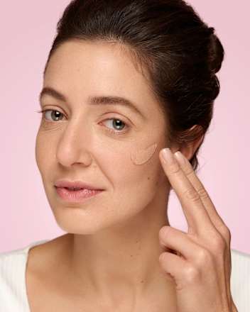 INSTANT ANTI AGE PERFECTOR 4-IN-1 tečni puder – 00 Fair/Light MAYBELLINE NEW YORK