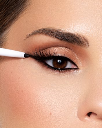 Intense Lasting Precision olovka za oči – crna Frankly good
