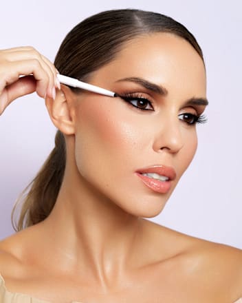Intense Lasting Precision olovka za oči – crna Frankly good