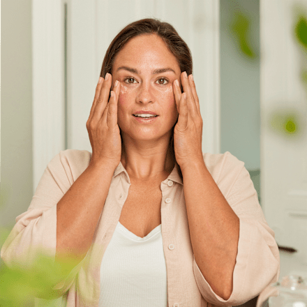 Krema za područje oko očiju - organsko ulje nara i peptidi organskog korena make WELEDA