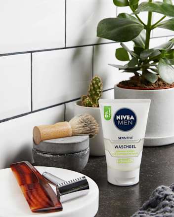 Čistiaci pleťový gél Sensitive NIVEA MEN