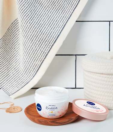 Body Soufflé Kirschblüte & Jojobaöl NIVEA
