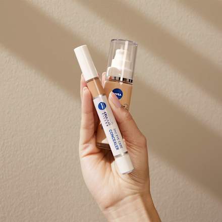 HYALURON CELLULAR FILLER 3 IN 1 korektor za područje oko očiju - 02 Medium NIVEA