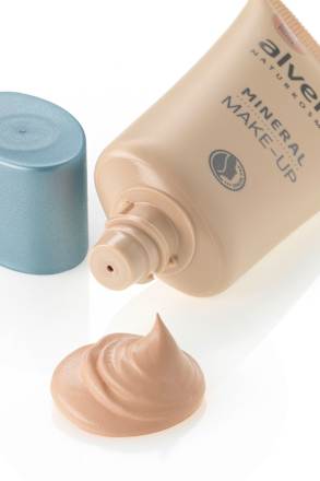 Foundation Mineral 03 Beige Rosé alverde NATURKOSMETIK