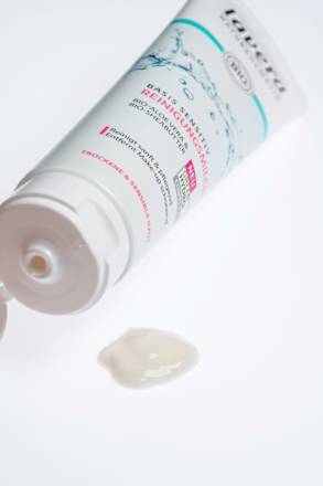 Reinigungsmilch Basis Sensitiv lavera NATURKOSMETIK