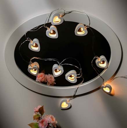 LED-Lichterkette mit Holzherzen, weiß Dekorieren & Einrichten