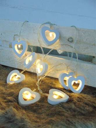 LED-Lichterkette mit Holzherzen, weiß Dekorieren & Einrichten