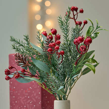 Tannenzweig mit Beeren & Zapfen Dekorieren & Einrichten