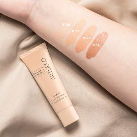 Light Luminous tekući puder – 06 light beige ARTDECO