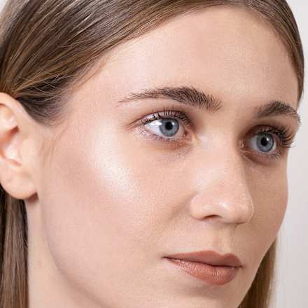 Paleta osvetljevalcev in bronzerjev Face Lights trend !t up