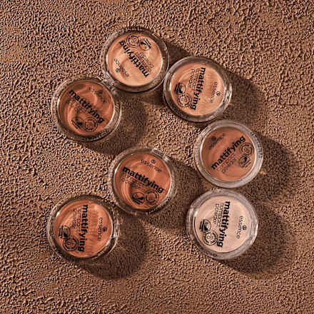 Puder Kompakt Mattifying 30 Medium Beige essence