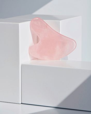 Gua Sha Stein Rose Quartz Facial  CATRICE