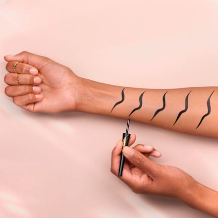 pero na oční linky 24h 010 Ultra Black CATRICE