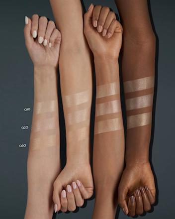 More Than Glow highlighter – 010 Ultimate Platinum Glaze CATRICE